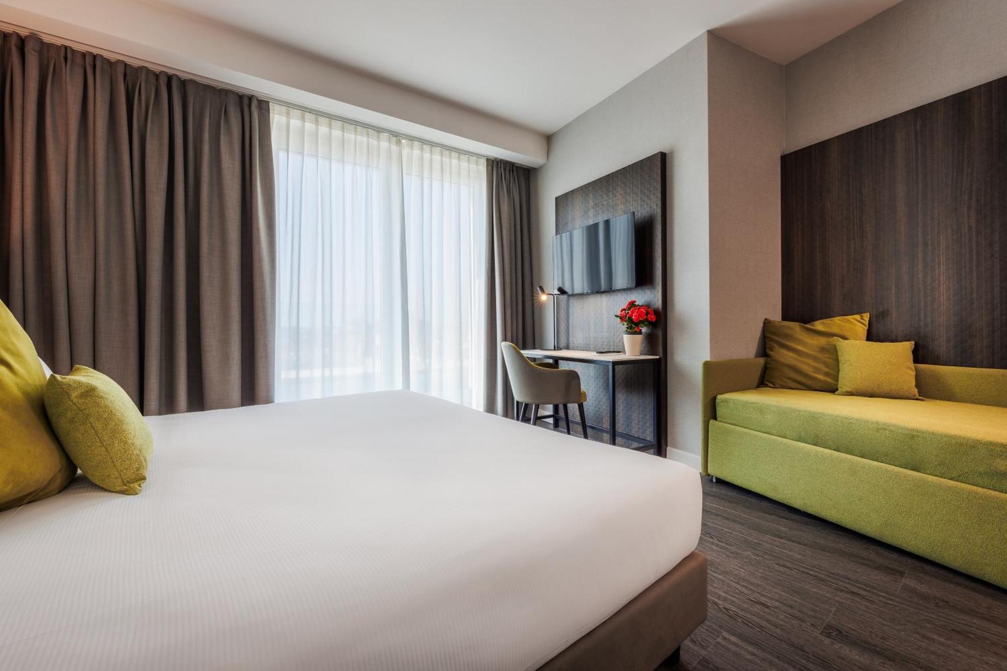 Ih Hotels Milano Centrale Bagian luar foto