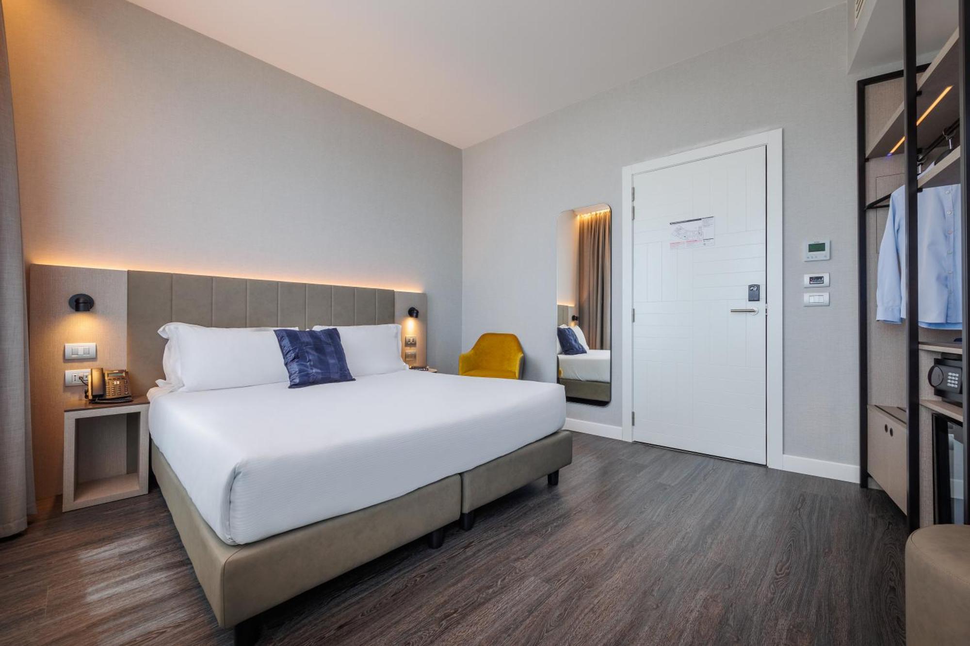 Ih Hotels Milano Centrale Bagian luar foto