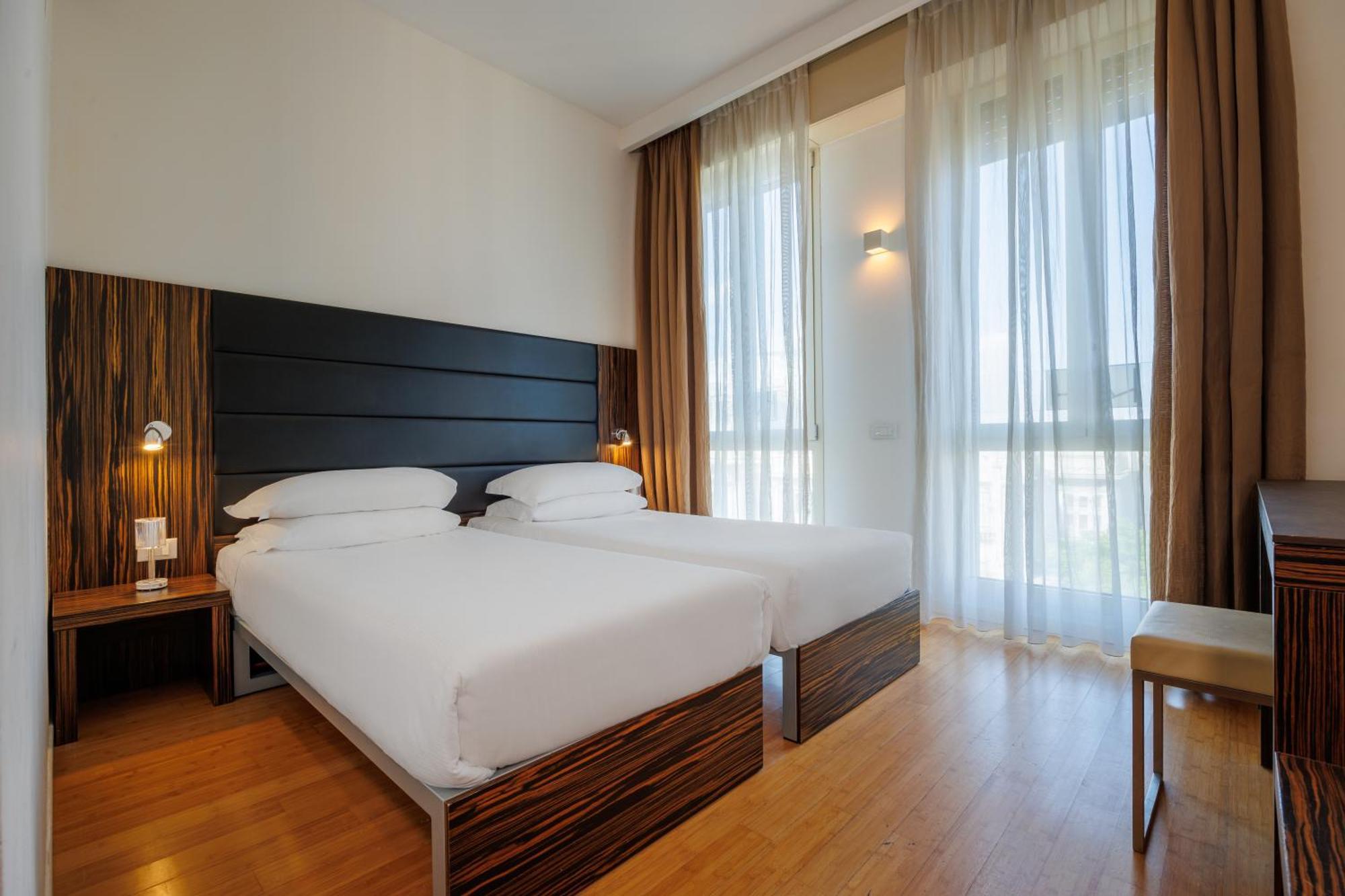 Ih Hotels Milano Centrale Bagian luar foto