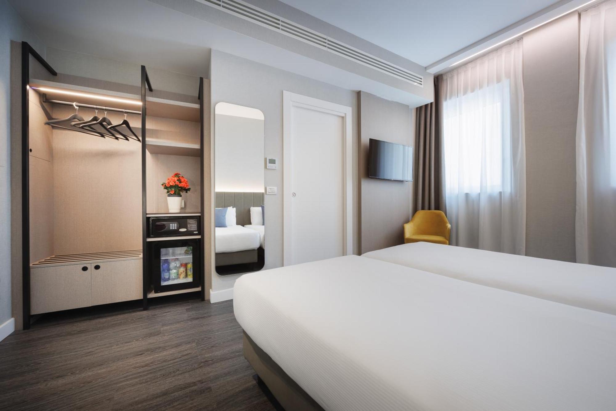 Ih Hotels Milano Centrale Bagian luar foto