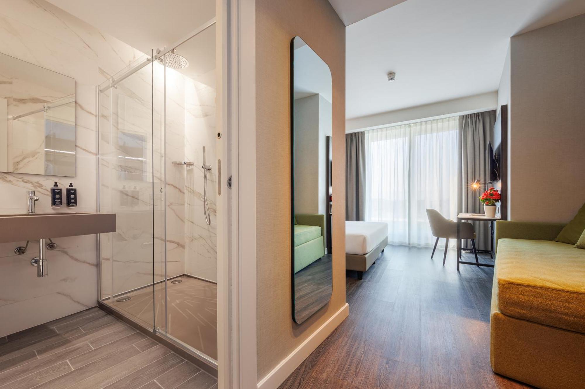 Ih Hotels Milano Centrale Bagian luar foto
