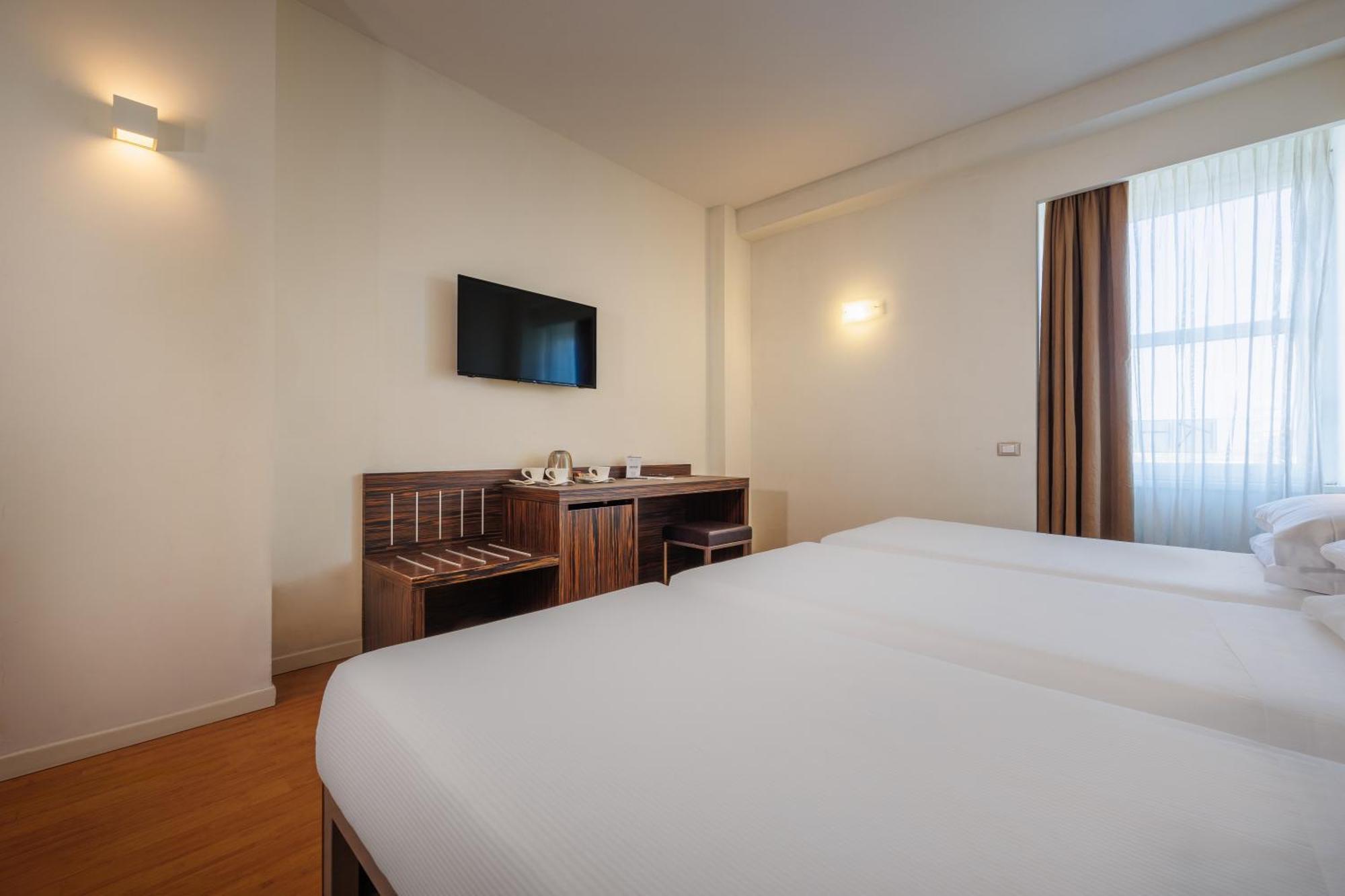 Ih Hotels Milano Centrale Bagian luar foto