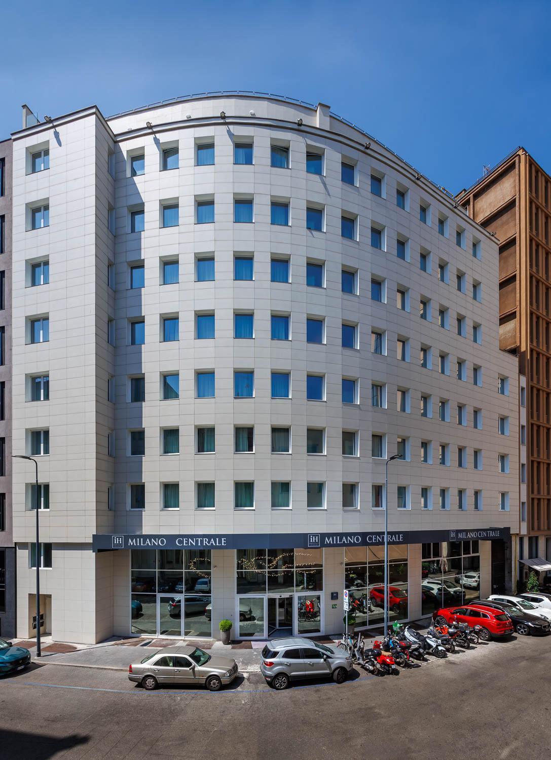 Ih Hotels Milano Centrale Bagian luar foto