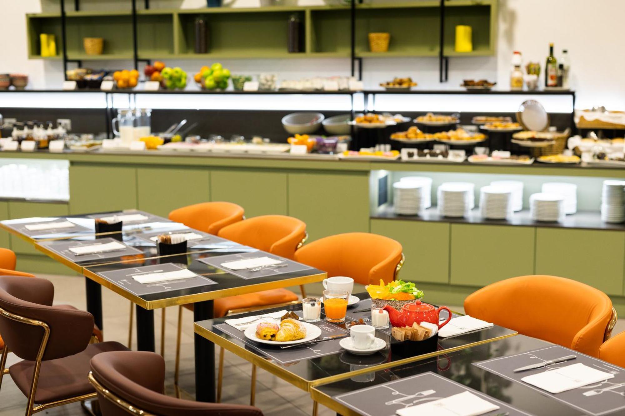 Ih Hotels Milano Centrale Bagian luar foto